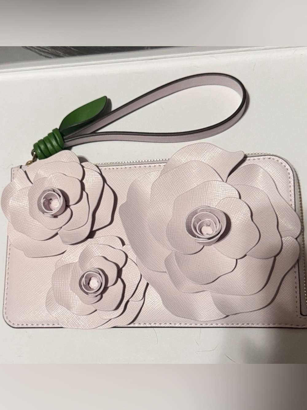 Kate Spade Flora Flower Pale Amethyst 3D Floral L Zip Med Wristlet Lilac - NWOT - Picture 3 of 6